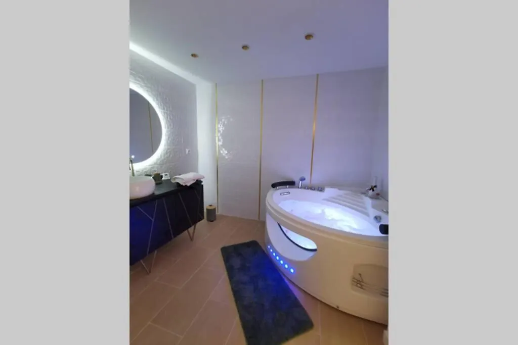 Appartement Nid d'amour baignoire/jacuzzi Nice